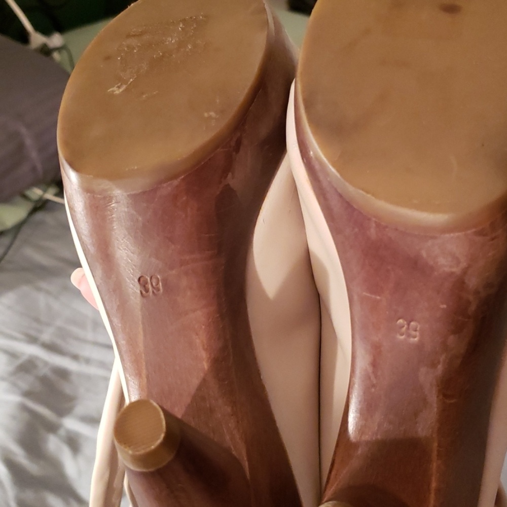 Beautiful  Off white strippy leather  High heels - Picture 4 of 7